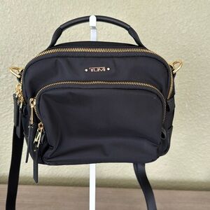 Tumi Voyageur Troy Crossbody with adjustable strap. Excellent condition